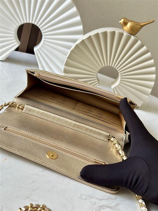 2026127215432319 570